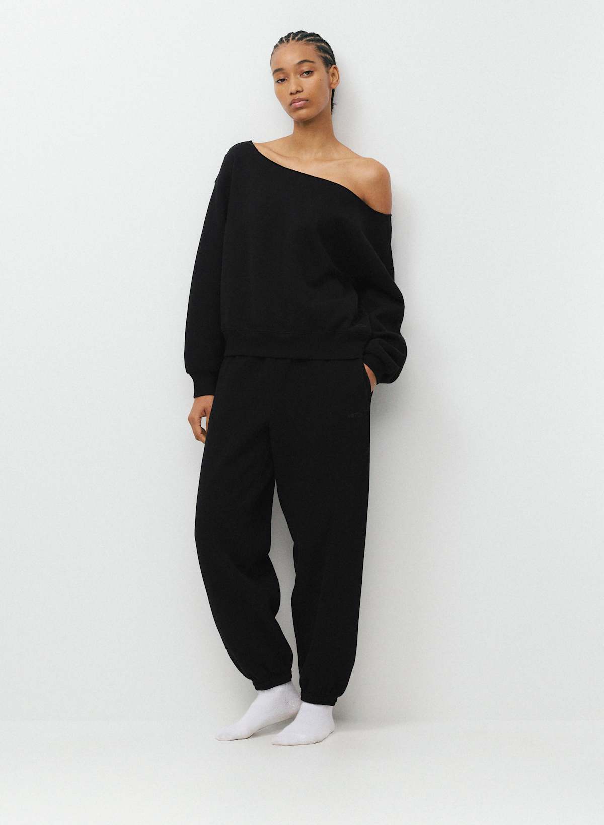 Cozy Sweatfleece BF Off-Shoulder Sweatshirt - Image 3
